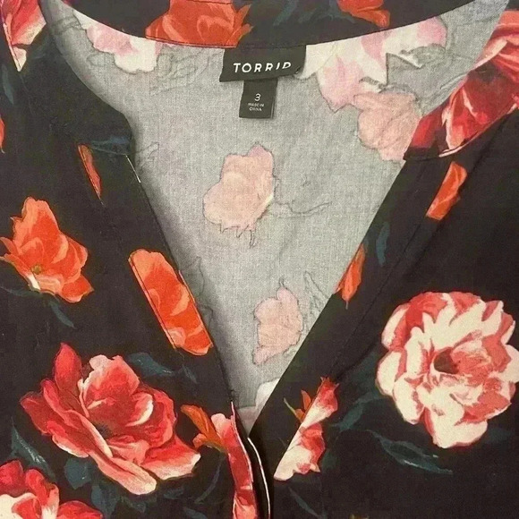 Torrid Black Red Floral Babydoll Rayon Twill Button Front Tiered Top 3 3X 22/24 - Picture 5 of 7